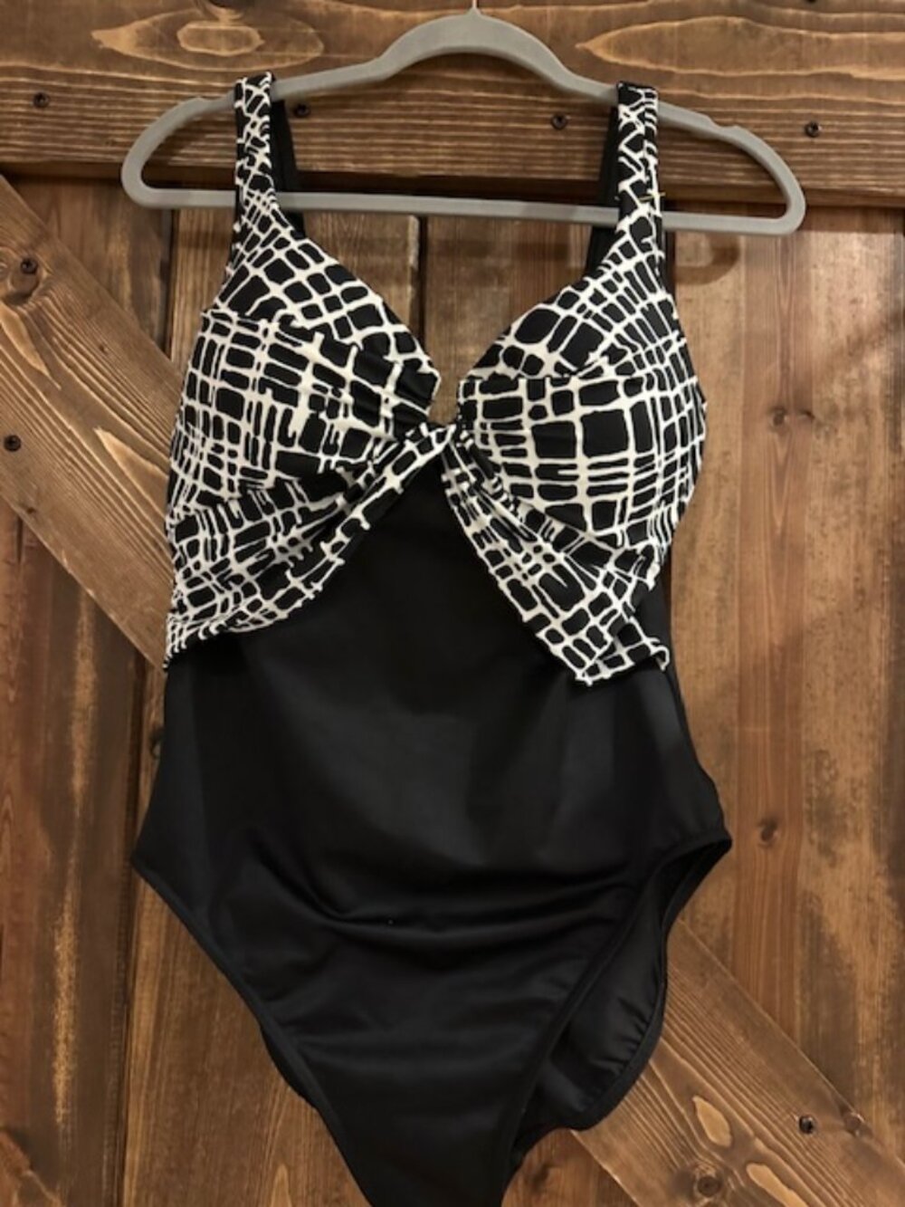 Miraclesuit Swim Suit Bathing Suit 1 Pc Black & White Underwire Bra Sz 16
